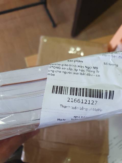 Sách mới đẹp
Nhưng nhiều trang bị lỗi dính trang khá xấu
Bọc sách cũng sơ sài, chỉ có 1 túi nilon, cũng may sách không quăn góc 
Nên khắc phụ với xưởng in lỗi dính trang này gây giảm giá trị sách