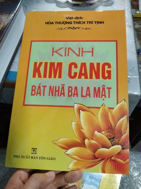 Sách in chữ đậm rõ đẹp, rất dễ đọc.