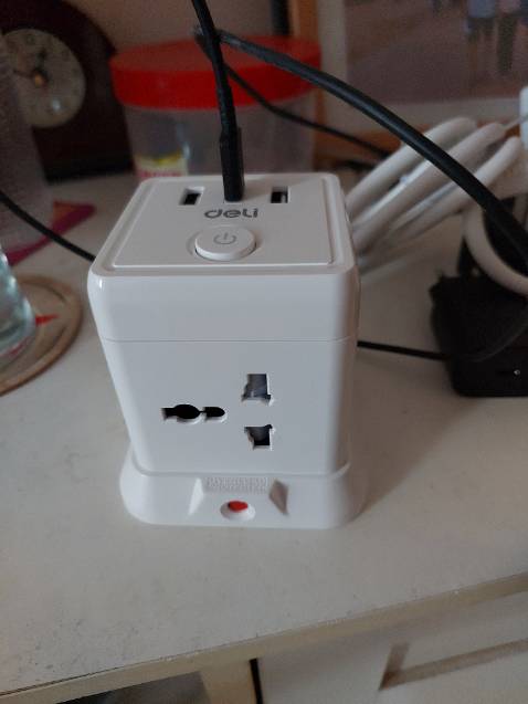 Ổ cắm nhỏ gọn, chắc chắn, thích nhất co 2 ổ USB và cổng type C. Ổ cắm nhỏ gọn, chắc chắn, thích nhất co 2 ổ USB và cổng type C.