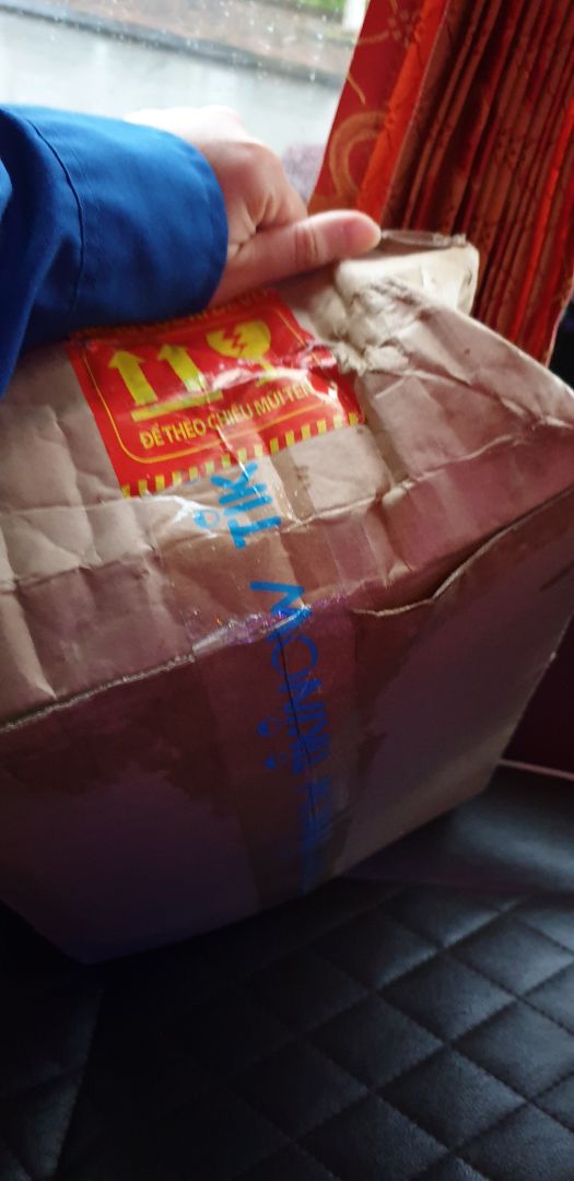 Sản phẩm dùng tốt, nhưng khâu giao hàng của tiki quá tệ. Ngồi vỏ bọc ghi là hàng cực kì dễ vỡ mà hàng được giao với tình trạng bên ngoài móp méo ( như hình đính kèm), cũng may k bị vỡ sản phẩm ở bên trong. Vì vậy chỉ cho 3 sao thôi.