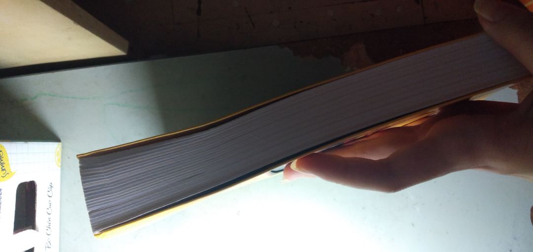 vận chuyển ẩu kh có bọc hay lót thêm giấy làm nhăn hết cả sách, mua sách chỉ mong nguyên vẹn đẹp đẽ mà đóng gói sơ sài vận chuyển kém. sách chưa đọc nhưng nghe review hay