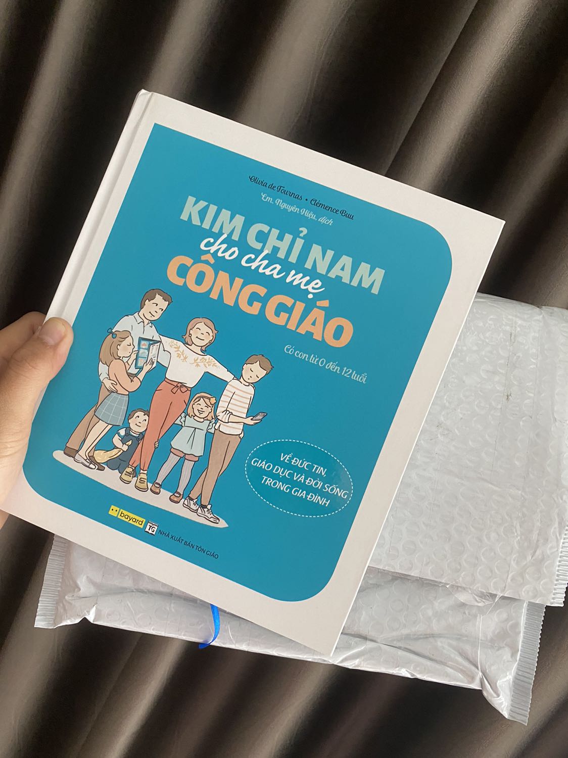 Sách được đóng gói kĩ. Còn về chất lượng thì mình thích sách của Bayard trước giờ, nay mua được trên tiki thì tiện quá rồi.