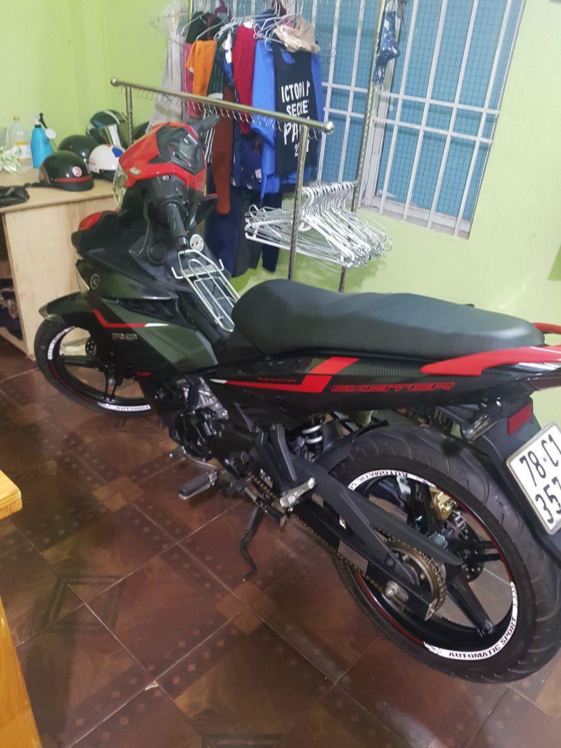 Đặt hàng ngày 9/3 đến hôm nay là ngày 10/3 đã nhận được. Mình ở Đà Lạt. phải nói giao hàng rất nhanh. Mình vừa nhận xong vô viết nhận xét thì thấy giá đã về lại 188k lúc mình mua là 122k. Mình mới xúc rửa bằng dung dịch của hãng này. Thay lọc nhớt  và đổ vào xe. Chưa đi thử nhưng chắc cũng được. Nếu tốt mình mua 1 thùng để dành xài luôn.