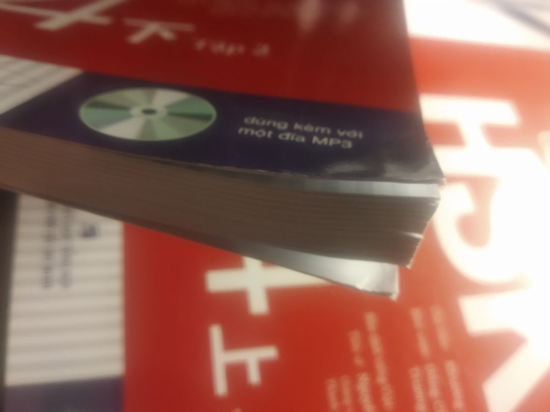 giao hàng thì nhanh đấy, hôm trc hôm sau có luôn, nhưng sách k có bọc, bìa sách k được bóng mà nhờ nhờ như đã dùng rồi, xong lại còn bị gẫy góc, được cái c shiper thân thiện dễ tính còn chất lượng sách thế này á, dù mua vs giá sale cx chả thấy đáng, 1*