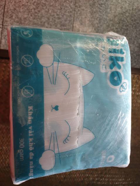 Hàng giống hình, khăn rất mỏng và nhỏ. Hàng tạm ổn . Giao hàng nhanh. Trên gói ghi 300gr/gói nhưng khi cân lại thì k đúng chuẩn chỉ dc 250gr.