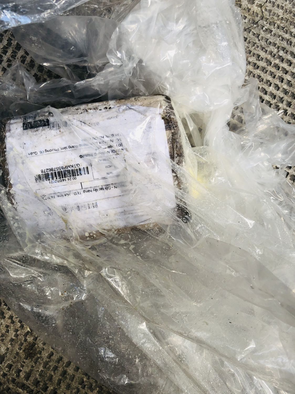 Giao 2h sữa đặc vỡ nát. Hôi thối bên trong. Nhà cung cấp vui lòng cho trả hàng.