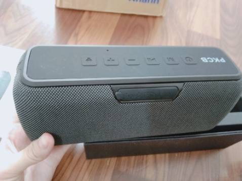 Đóng gói siêu đẹp, tưởng được tặng quà gì cơ. Loa cầm chắc tay, âm thanh khá tốt, vang, êm. Tầm này là quá ổn áp rùi