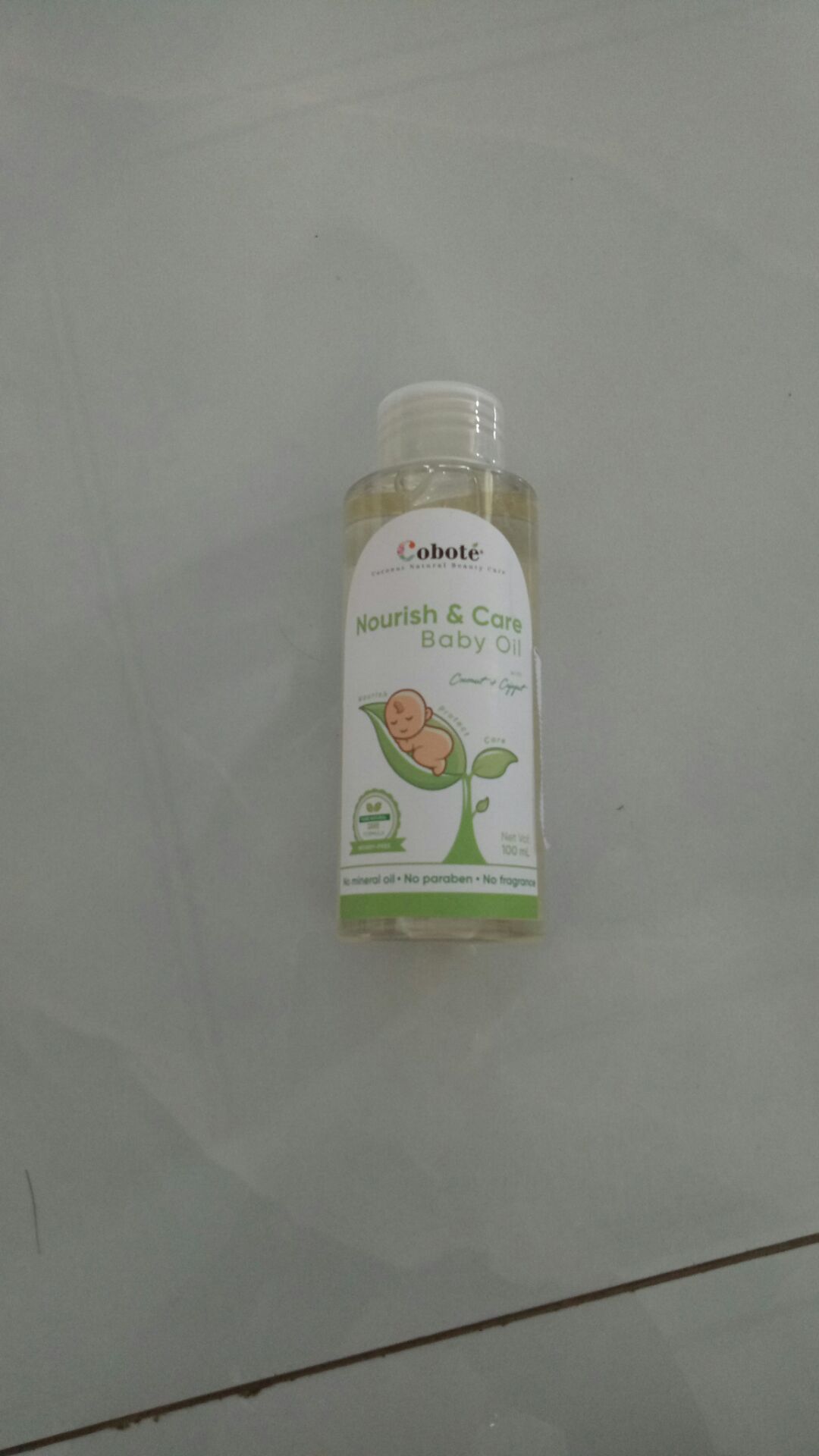 Sản phẩm giống mô tả, giao hàng nhanh, nhưng thấy không có vỏ ngoài chai, chỉ có chai dầu massage và gói trong hộp Tiki thôi. Mã vạch in dán lên nên mình không biết thế nào. Không thích date hơi gần, 9/2021. Nếu được 9/2022 thì ổn hơn. Chưa sử dụng chưa biết thế nào, mùi dầu tràm nồng. Hy vọng bé nhà mình sẽ thích.