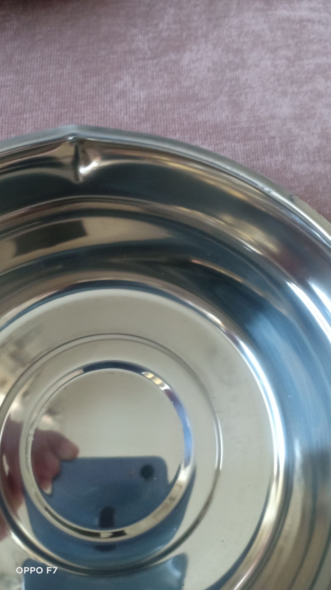 Chất lượng quá tệ. Hàng mõng, mốp méo, trầy xước, cạnh rất bén dễ bị đứt tay. Hàng dởm chẳng phải inox gì đâu. Quá thất vọng ?