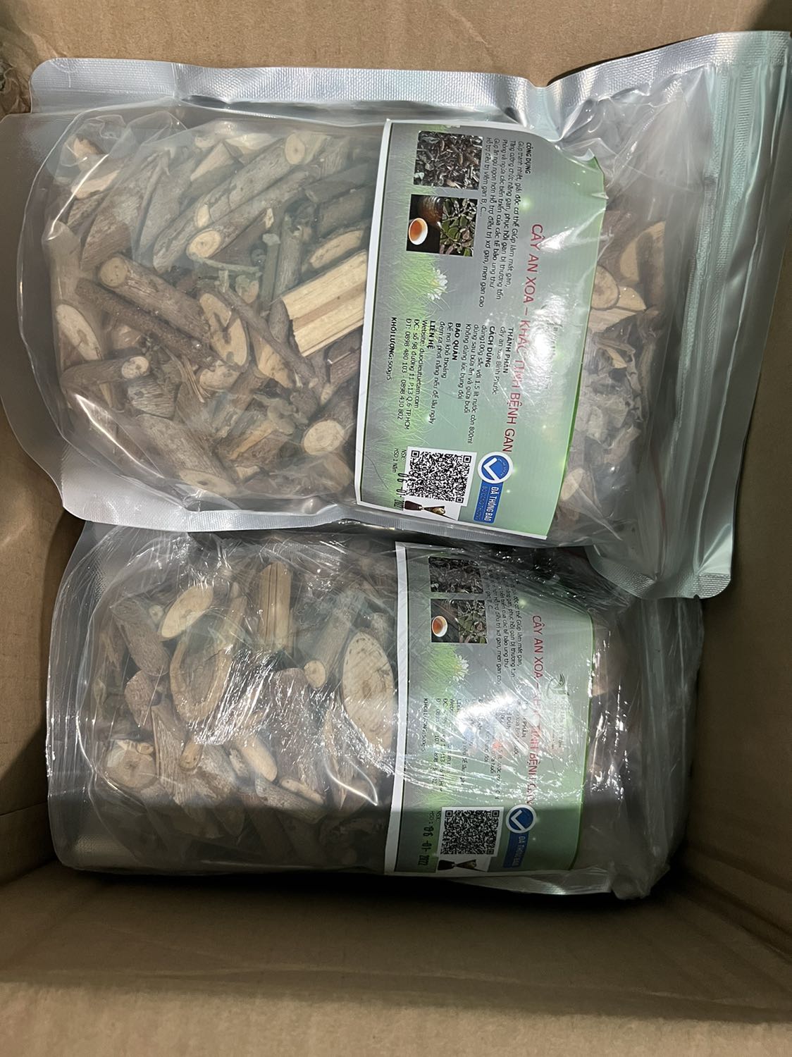 Sản phẩm được đóng gói kỹ lưỡng trong túi ziplock, đóng gói tiếp trong túi zipper đáy đứng 1 mặt bạc 1 mặt trong và có hàn miệng.
Shop cũng có bán trên sàn khác nhưng đóng gói ko giống như trên Tiki, mua trên sàn kia tiết kiệm hơn về khoản đóng gói, chất lượng hi vọng ngang nhau…