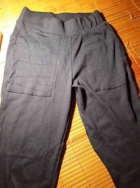 Gt sản phẩm quần có cúc lúc nhận hàng quần khác hình 1 trời 1 vực.  Đặt màu đen nhưng giao màu xanh than?  ko giống from như hình