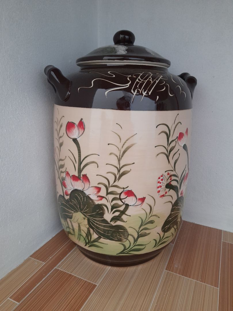 Hũ gạo dày dặn, hoa văn đẹp, men bóng, vận chuyển cẩn thận.