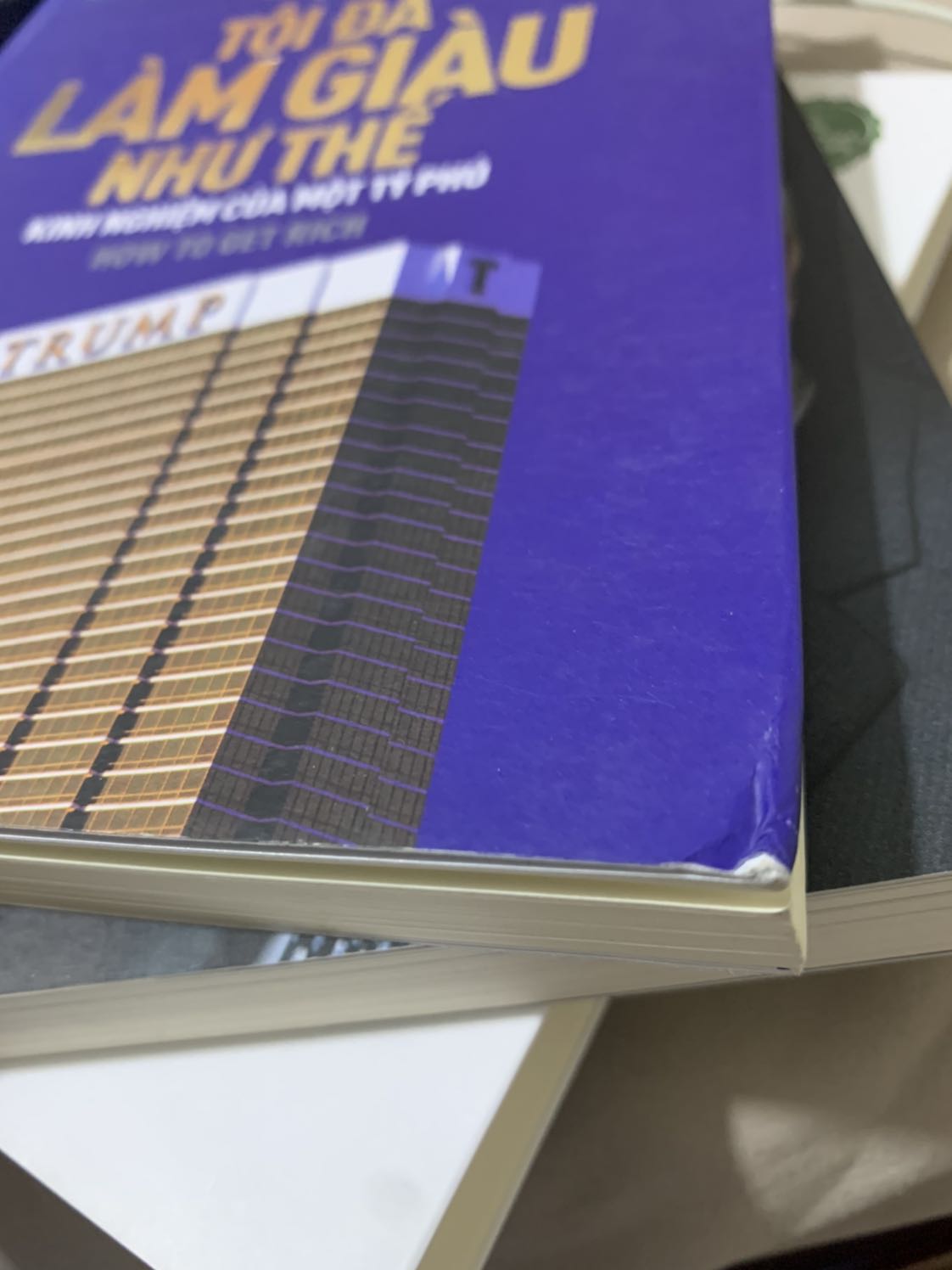 Tiki gói hàng tệ quá, giao sách mà ko bao giờ thấy bọc chống sốc gì hết, sách bị móp góc, lần nào nhận cái hộp cũng móp méo mà xót mấy cuốn sách thật sự!!!