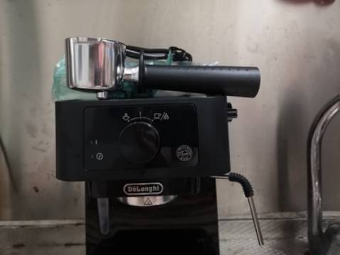 Sản phẩm đóng gói rất kỹ.  Hàng chất lượng. Máy dùng tốt. shop tư vấn nhiêt tình.
Máy Espresso Delonghi tuyệt đẹp, rất hài lòng...ly Capu cực thơm.ngon. tks shop