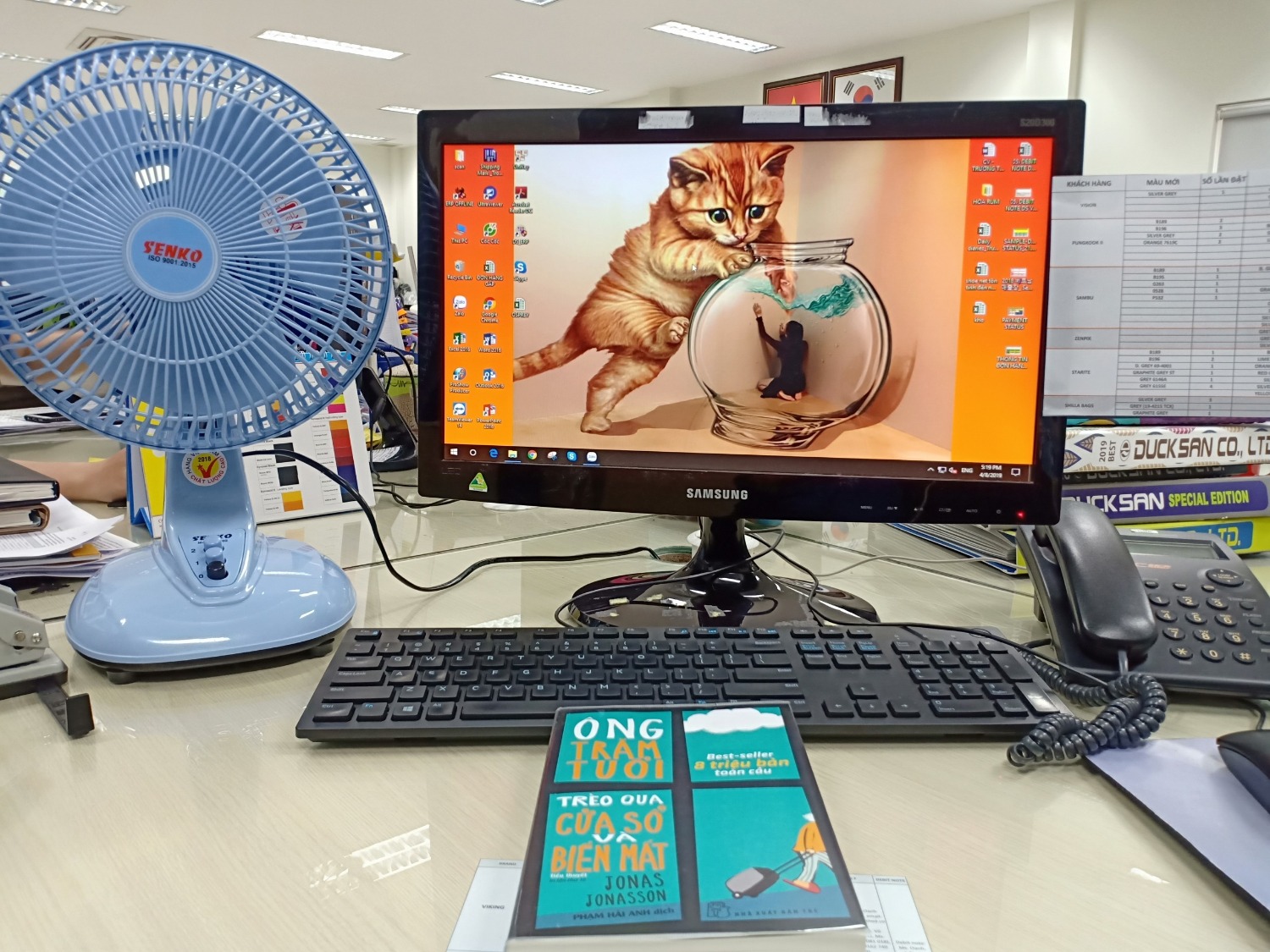 Do khi mua mình không tìm hiểu kĩ về kích thước nên nhận hàng hơi bị hố, do quạt quá to, sử dụng cho sinh viên thì khá ổn, nhưng để bàn làm việc thì quá to và quá mạnh. Quạt dùng khá ổn nhé.