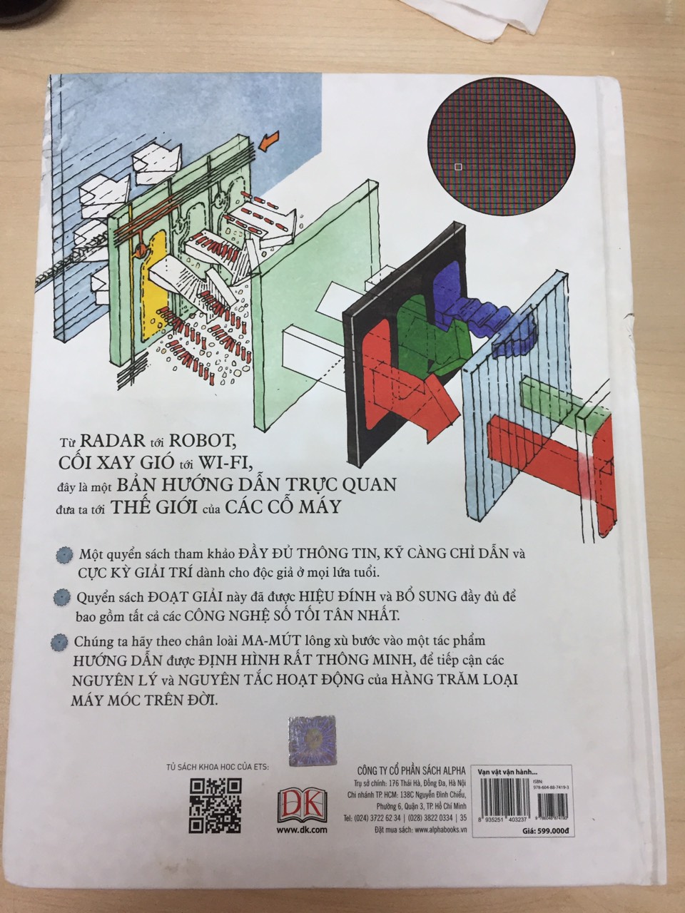 Thấy nhiều bạn comment chất lượng sách, mình vẫn nghĩ là số ít thôi, chắc không sao đâu nhưng thật sự thất vọng khi mở sách ra, bìa thì cũ, dơ lem nhem kiểu bị ẩm mốc lâu ngày, gáy sách bị rách. Tiki cần xem lại dịch vụ của mình, sản phẩm vậy mà cũng đóng gói gửi cho khách hàng. Thêm nữa đổi trả siêu lâu, mình mất tận 13 ngày mới được nhận sp đổi. Sản phẩm đổi lại cũng vẫn còn dơ một ít ngoài bìa nhưng thấy mất thời gian quá với lại nội dung sách khá hay nên mình tạm chấp nhận.