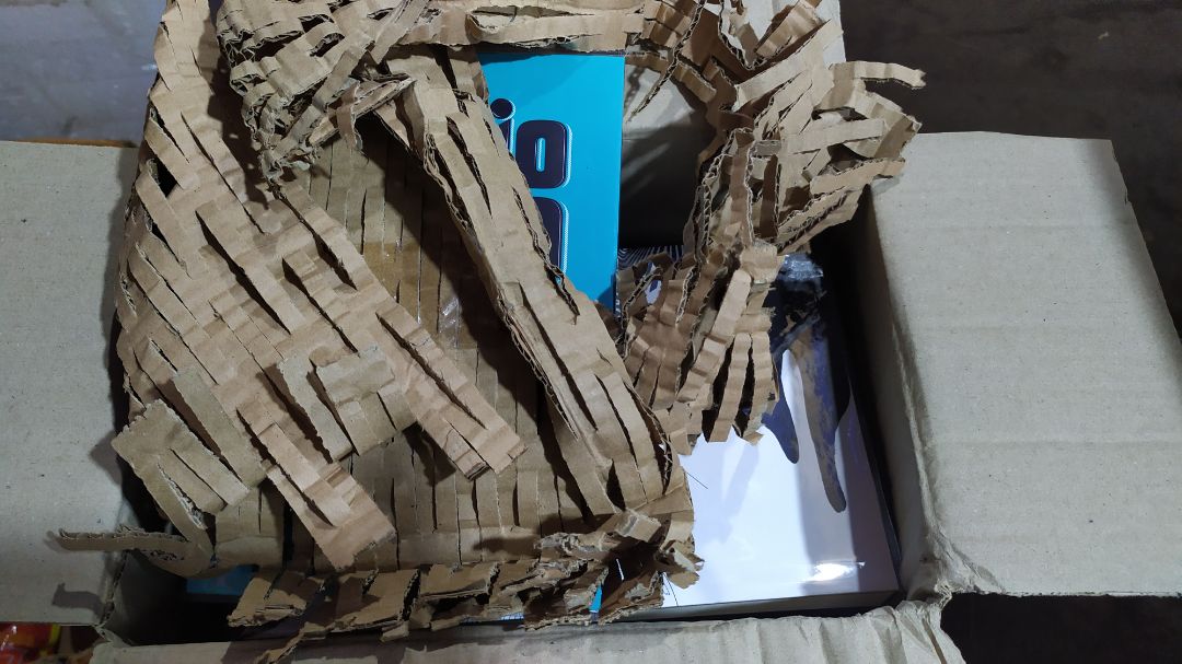 Sách mới nhưng vẫn còn nhiều chỗ bị bẩn. Có bọc bookcare, chưa đọc nên chưa đánh giá nội dung. K nghĩ sách dày đến thế, chax phải dày nhất trong bộ. Mỗi tội đơn mua mấy trăm K mà đến cái bọc cũng k có tử tế. May mà sách không bị sao. Mua trước đợt sale nên đắt hơn 30k nhg do sách vẫn đẹp mới nên cũng k tiếc lắm. đợt trc mua sách sale bẩn vch luôn nên vẫn hợi ngại khi mua sách mà giảm sâu.