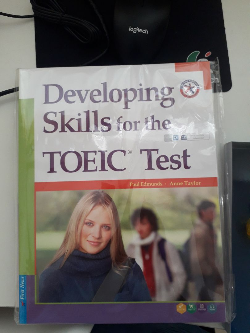đóng gói hàng kỹ, sách in chữ rõ đẹp, có tặng kèm đủ CD, giao hàng đúng dự kiến