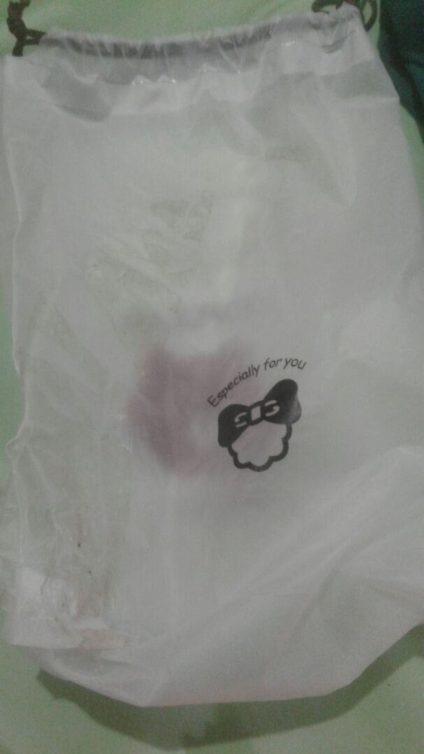 Vớ rất đẹp rất giống hình nhưng nó quá nhỏ :(( khá mỏng nữa 10 đôi nhưng shop giao cho mk có 9 đôi th đôi màu xám shop cho mk dư 1 chiếc vớ . Điều thứ 2 nữa là lần sau shop chỉ cần đóng kín hộp là đc đừng dán băng keo vào túi đựng lm cách nào đi nữa cũng bị rách mất túi cảm thấy uổng vô cùng :(((( mong lần sau tiki làm ăn tốt hơn nha