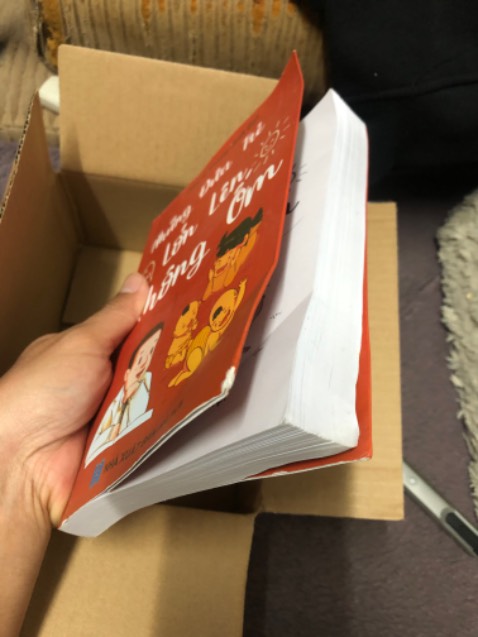 Đóng sách quá cẩu thả,sách bị cong vênh rách cả góc bìa