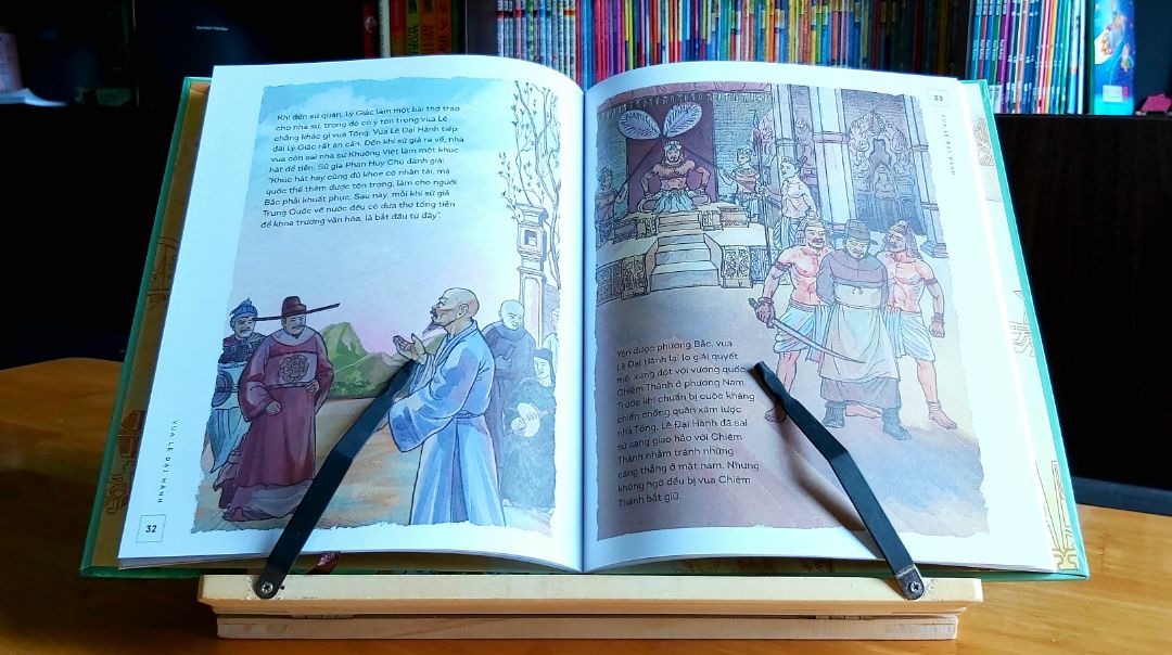 Vua Lê Đại Hành vừa lên ngôi không lâu, nhà Tống đã cho người đem thư sang đe dọa: "Giao Châu của ngươi ở cuối trời ... vì thế cần mở lòng *** tối của ngươi để được thấm nhuần thánh giáo của ta... nếu khiến ta phải dùng đến kế chặt xác băm xương, làm cỏ nước ngươi thì lúc ấy hối sao kịp nữa. Ta đương chuẩn bị xe ngựa, quân lính, sắp sửa các thứ chiêng trống. Nếu quy phục thì ta tha cho,  bằng trái mệnh thì ta quyết đánh... "
Sách được thiết kế đẹp, tranh ảnh màu sắc phong phú, đặc biệt thu hút các bạn nhỏ. Chất liệu giấy in tốt.
Thuận tiện và nhanh gọn là những gì mình muốn nới về dịch vụ của Tiki. Thanks & Like!