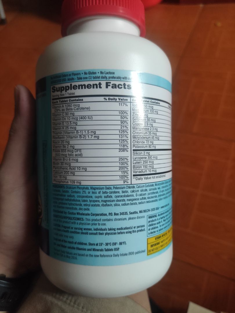 Sản phẩm khá đủ dinh đưỡng hàng ngày, hộp bị trầy, nắp còn seal