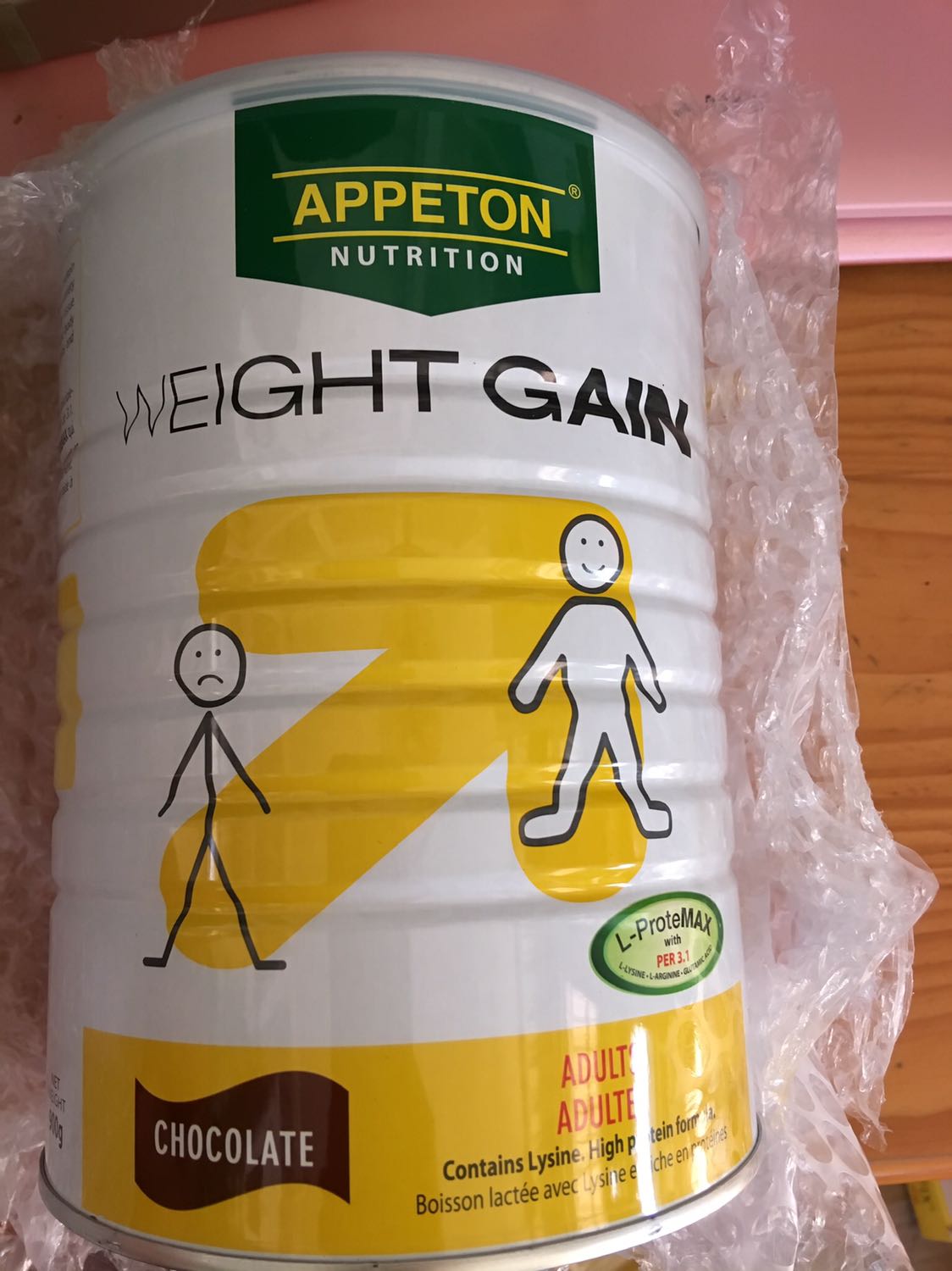 Tiki mới giao hàng cho mình sau 2hom đặt hàng . Nói chung xưa jo tiki giao hàng thì rất nhanh bất kể mình mua món j . Mình rất thích đặt hàng mua là có dùng liền k phải đợi lâu .Sp giao giống như hình ảnh ...chất lượng sản phẩm thì mình chưa dùng nên k bit kết quả sẽ ntn . Hum nay mua zề mở ra uống thử thì thấy vị nhạt , hương sô-cô-la dễ uống .. mình sẽ cố gắng dùng theo hướng dẫn của nhà sản xuất và theo dõi cân nặng và sẽ phản hồi thêm