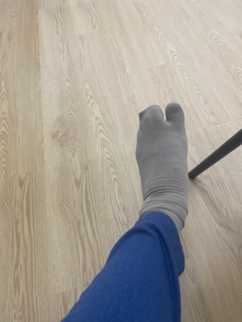 Mang mát chân mà màu tối quá mình không thích lắm