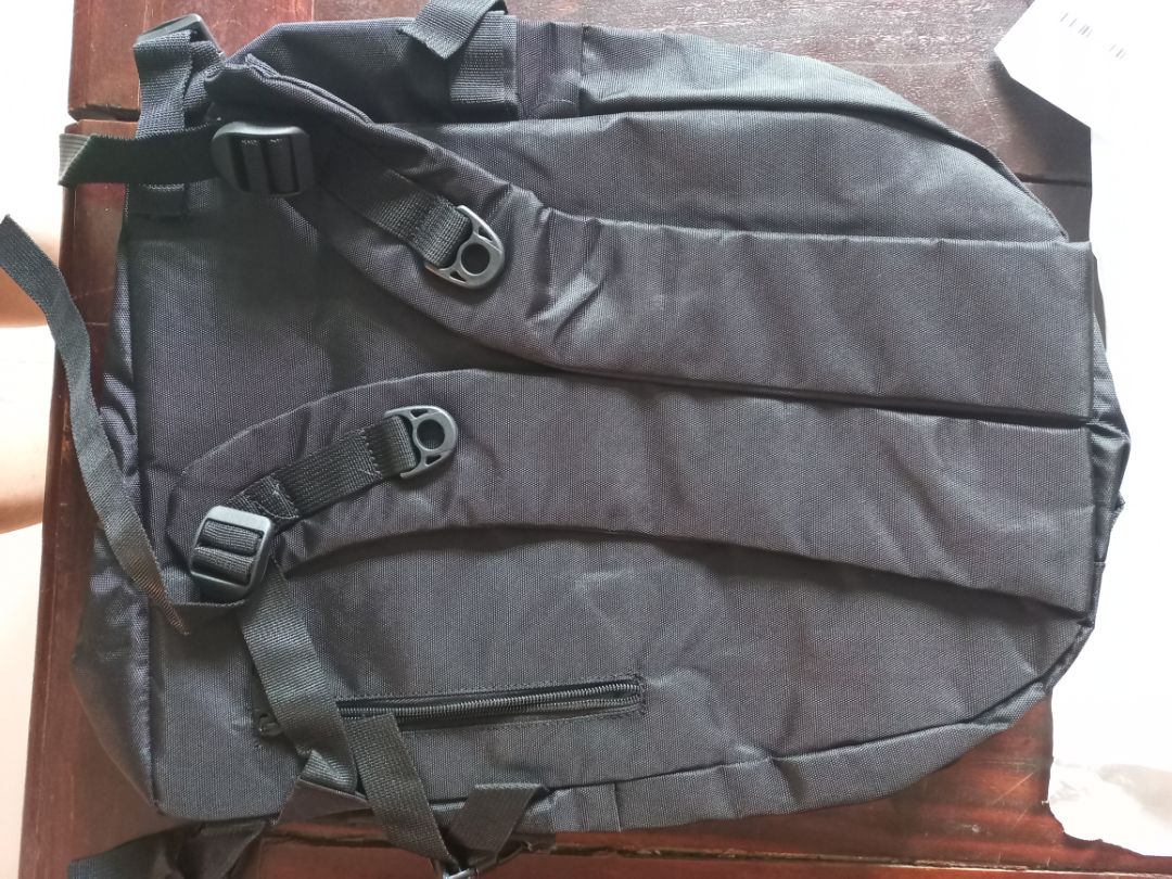 Đường may đẹp tuy nhiên dây đeo hơi mỏng.Nói chung với giá như này là ok