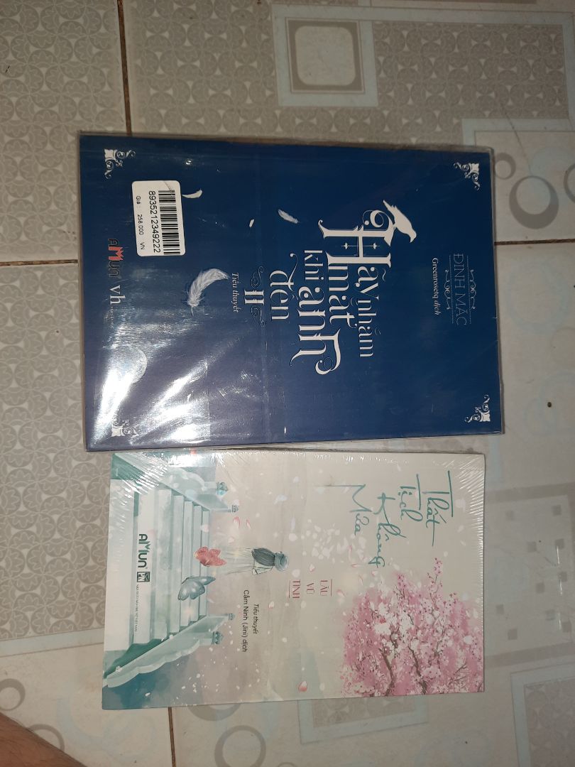 truyện này rất hay và cảm động kể về 1 tình yêu chớm nở thời niên thiếu Thẩm Thiên Tình và Thẩm Hàn Vũ từ nhỏ Tình được gia đình đón về nuôi cô bé nghịch ngợm hoạt bát sôi nổi còn anh lại là người thông minh hoàn hảo với cô anh không chỉ là người anh mà là người hiểu cô nhất chiều cô hết mực cô có thể k cần bất kỳ điều gì chỉ cần có anh bởi anh là thế giới duy nhất trong mắt cô và anh cũng vậy. Tiếc thay trớ trêu sao họ cứ nghĩ mình k cùng huyết mạch thì việc yêu nhau k gì là sai trái khi đúng lần 15t ấy ng con gái mong đợi mở ra mối quan hệ mới thì cũng là lúc ng con trai nhận được  sự thật quá phủ phàng từ cha . Từ đó chia ly k một lý do, cô ấy luôn chờ đợi hy vọng ban đầu là hờn dỗi dần dà là lo sợ rồi ước mong chỉ cần cô được thấy a là đủ chỉ cần a không bỏ mặc cô cho cô bên cạnh cô k ép a yêu cô.... truyện vẫn mang giá trị đạo đức k hề loạn luân nhưng vẫn lấy đi nước mắt ng đọc rất nhiều về tình yêu oan trái kết khá buồn làm mình nhớ mãi . xét về đạo đức họ tội lỗi xét về tình cảm họ k sai đọc truyện chỉ mong kiếp sau họ có thể đến với nhau được trọn vẹn như ước mong từ họ.