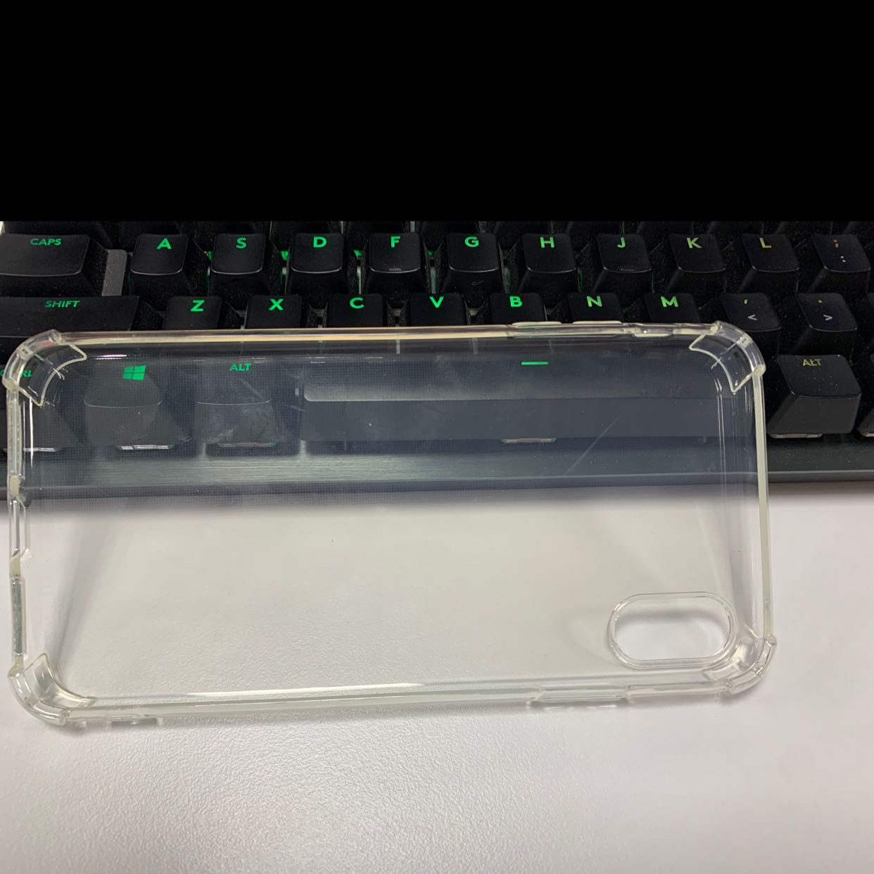 Chỉ là ốp silicon dẻo k giống ảnh. Ốp có viền 4 cạnh k đúng sp trên ảnh shop