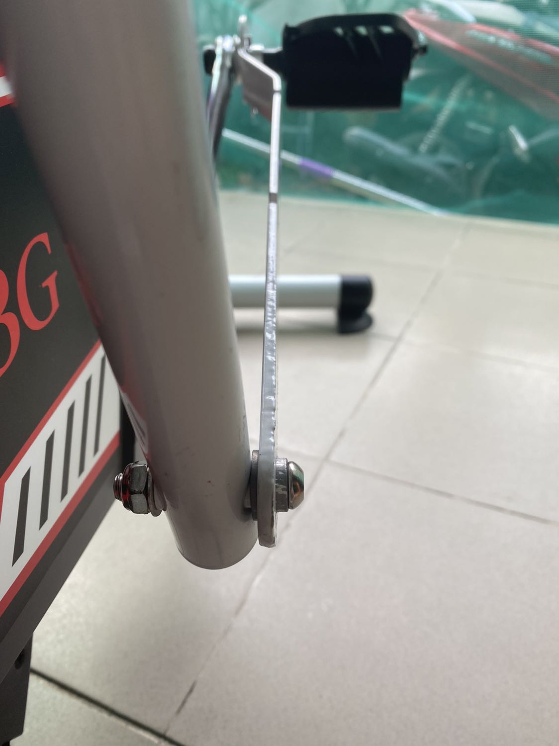 Sản phẩm của mình bị giao thiếu mất 1 con ốc cố định. Yêu cầu giao phần bị thiếu giúp mình!