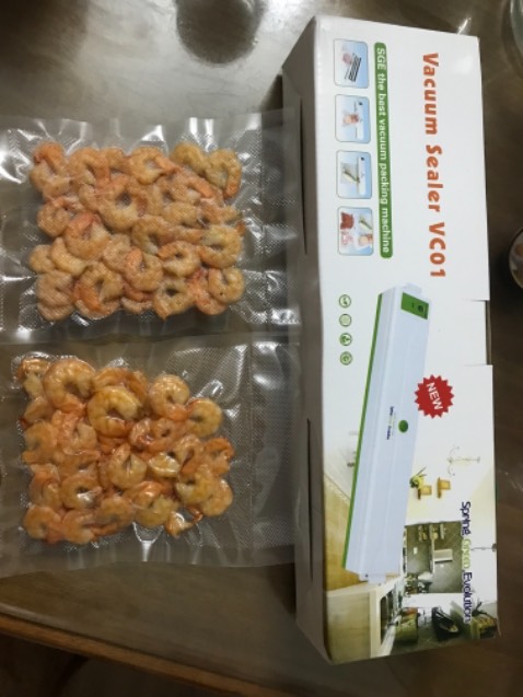 Giao hàng nhanh quá đi. Máy nhỏ gọn nhẹ. Mình đã thử 2 túi thấy ổn. Máy hút nhanh, dán kín. Hy vọng độ bền tốt