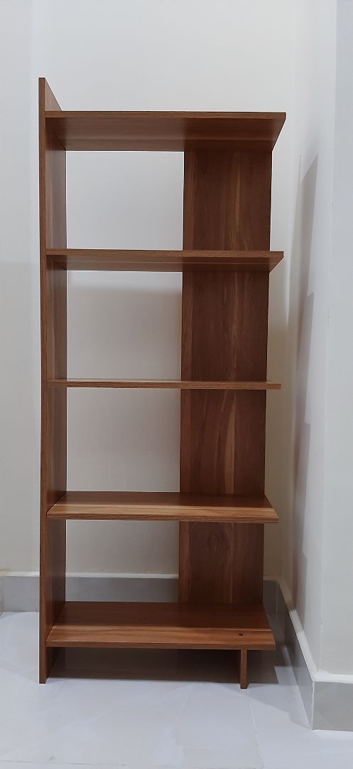 Sản phẩm đơn giản,  có thể tự lắp. Nhưng các chân chưa cân, phải lót giấy mới thăng bằng. Tiền nào của đó, có thể chấp nhận với mức giá này.