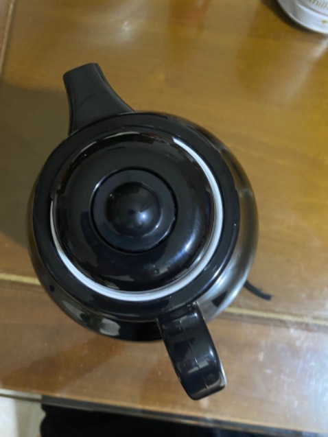 Nhận hàng được 2 hôm. Nay mở ra mới phát hiện nắp bị vỡ. Sản phẩm bị vỡ từ trước. Nếu bị vỡ trong quá trình vận  chuyển thì phải còn đủ mảnh vỡ. Nhưng bị thiếu rất nhiều mảnh vỡ.