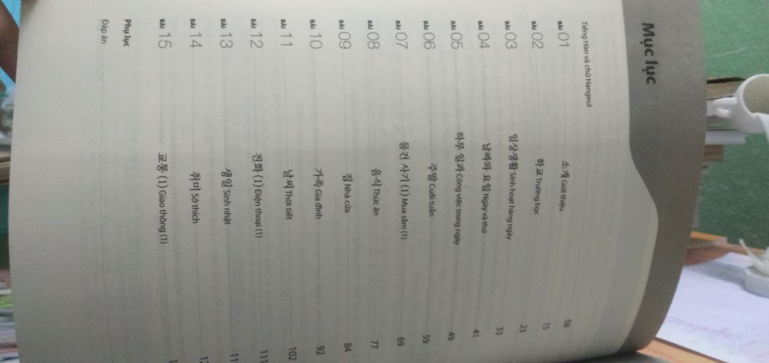 sách trông xịn sò lắm nha. bài tập khá đa dạng, có cả phần đáp án để kiểm tra lại. giao hàng rất nhanh, trong một ngày đã có rồi.