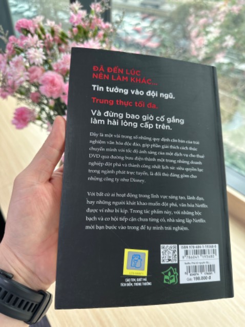 Sách có nhiều nội dung thú vị, độc đáo, tuy đa số không thể áp dụng tại các đơn vị khác nhưng vẫn có nhiều giá trị tham khảo trong việc quản trị. Recommended.