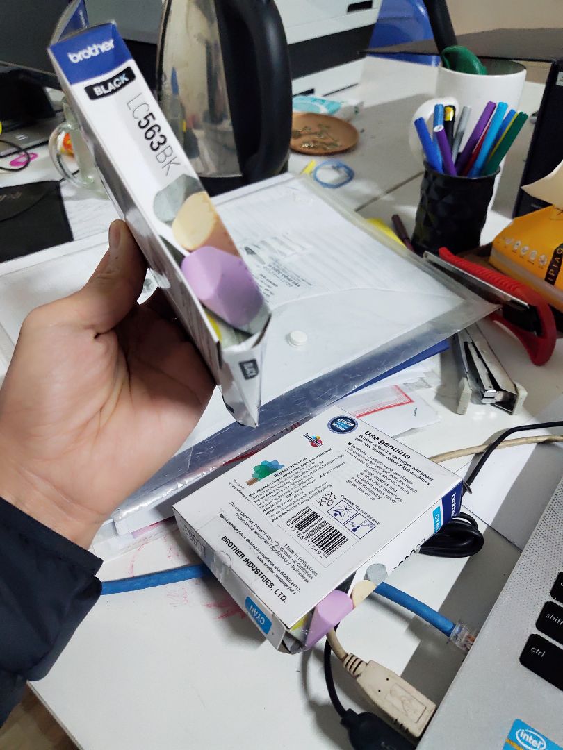 Ngày trước mua của Chí Cường thì ổn. Càng về sau càng chán, bán toàn hàng tồn kho 2 năm. hộp cũ nát, xộc xệch.
Bb & never see again !