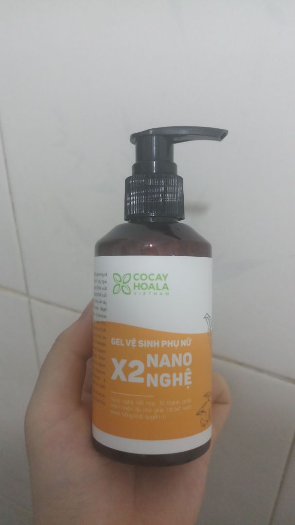 Hàng được bọc cẩn thận. Về sản phẩm thì nguyên liệu tự nhiên nên mùi cũng rất thơm tự nhiên ngửi rất thích. Dùng xong thì cảm thấy rất thoải mái và mát.