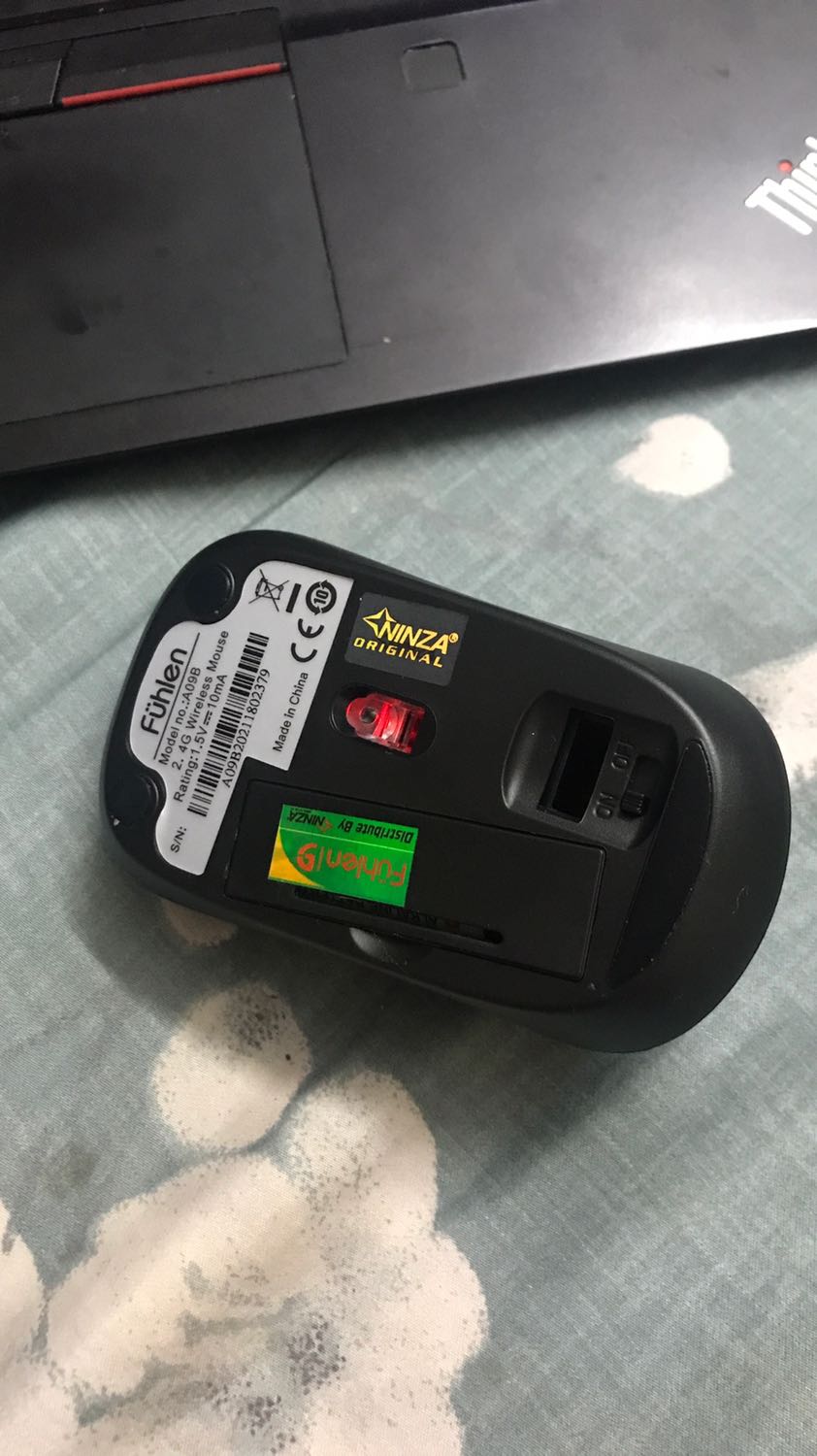 Mới dùng mượt nhé có tem chống hàng giả hộp đóng gói kỹ càng, có tặng pin đi kèm, trước đây đã đung hãng này nên khá yên tâm chất lượng về dài, nói chung so với tầm giá thì chuột khá đáng tiền