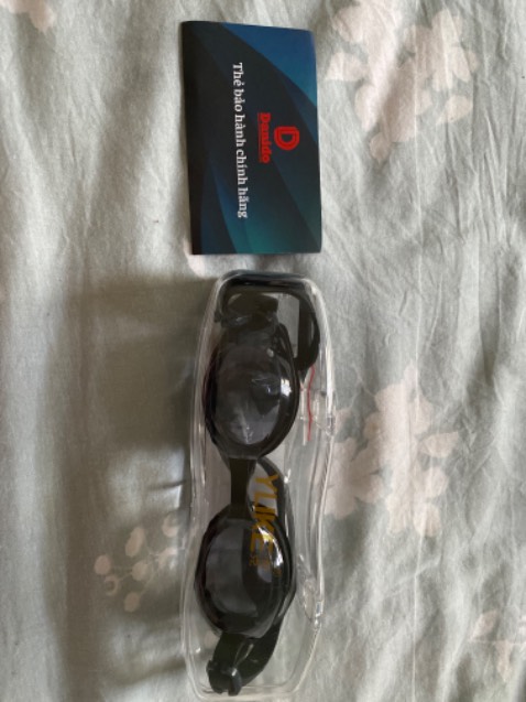 Tôi mua kính tráng gương không bịt tai nhưng lại ko tráng gương, để giấy bảo hành Danido nhưng lại để hiệu YLiKe