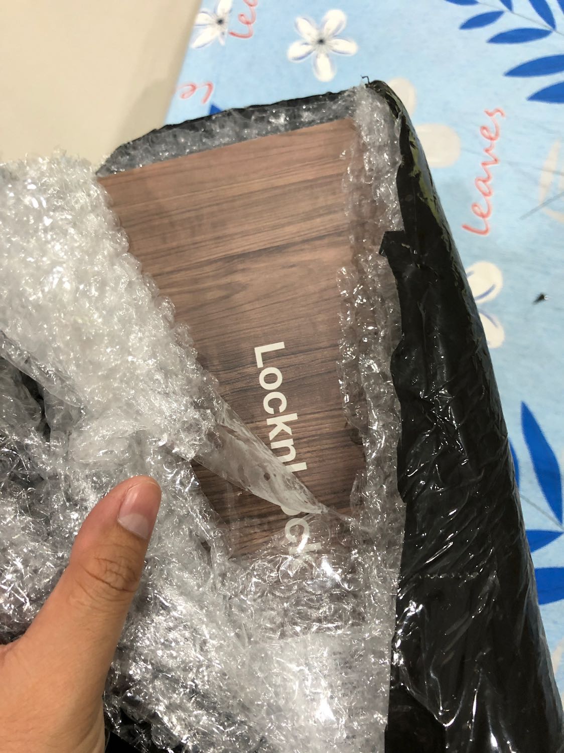 Đóng gói rất có tâm, 24cm hơi to chắc 4-5 ng ăn. Biết vậy đặc 20cm cho 1-2 ng là vừa. 
Nồi đẹp lắm