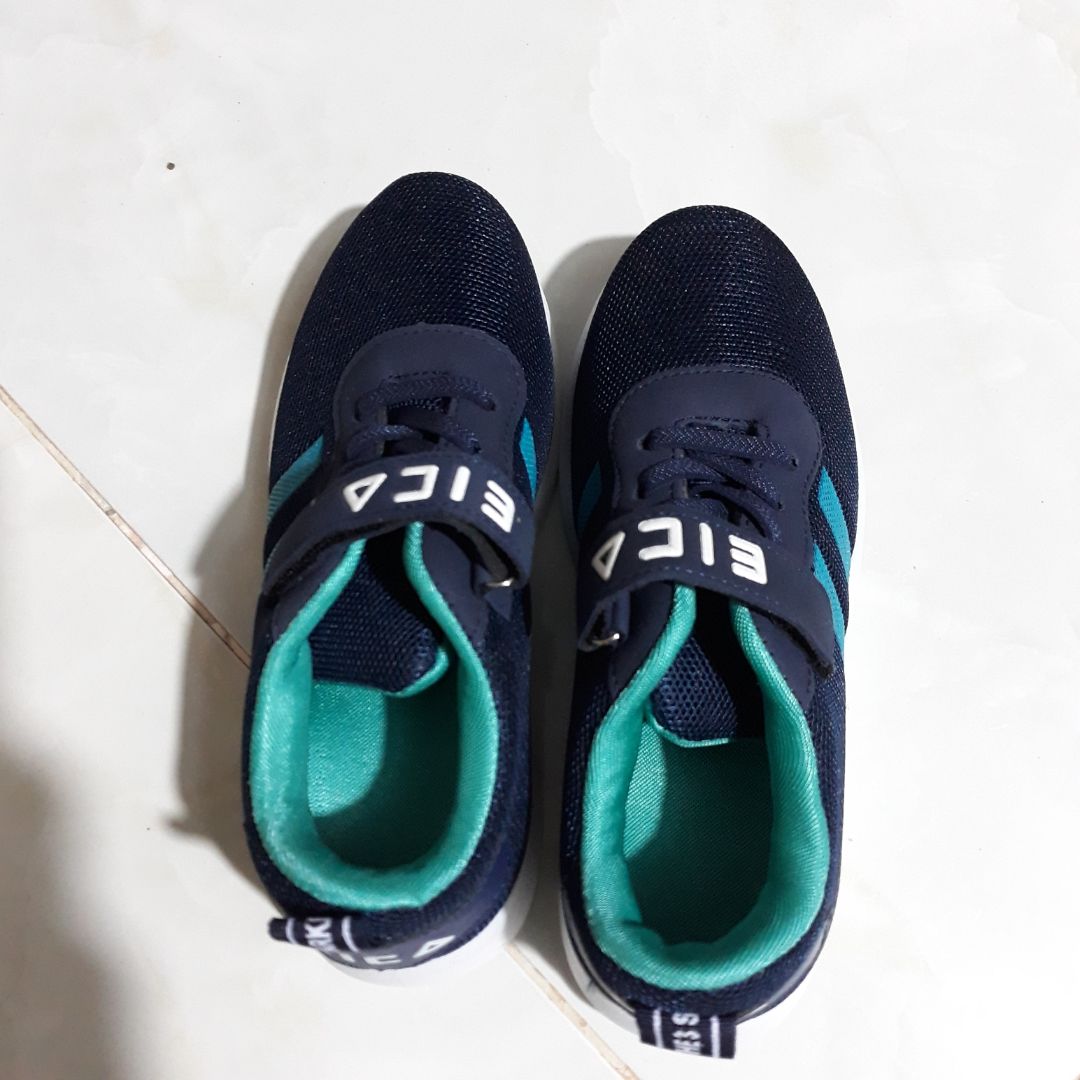 giày dép đều đẹp ngoài mong đợi. dép sợ nhựa cứng mà mở ra mềm mại.