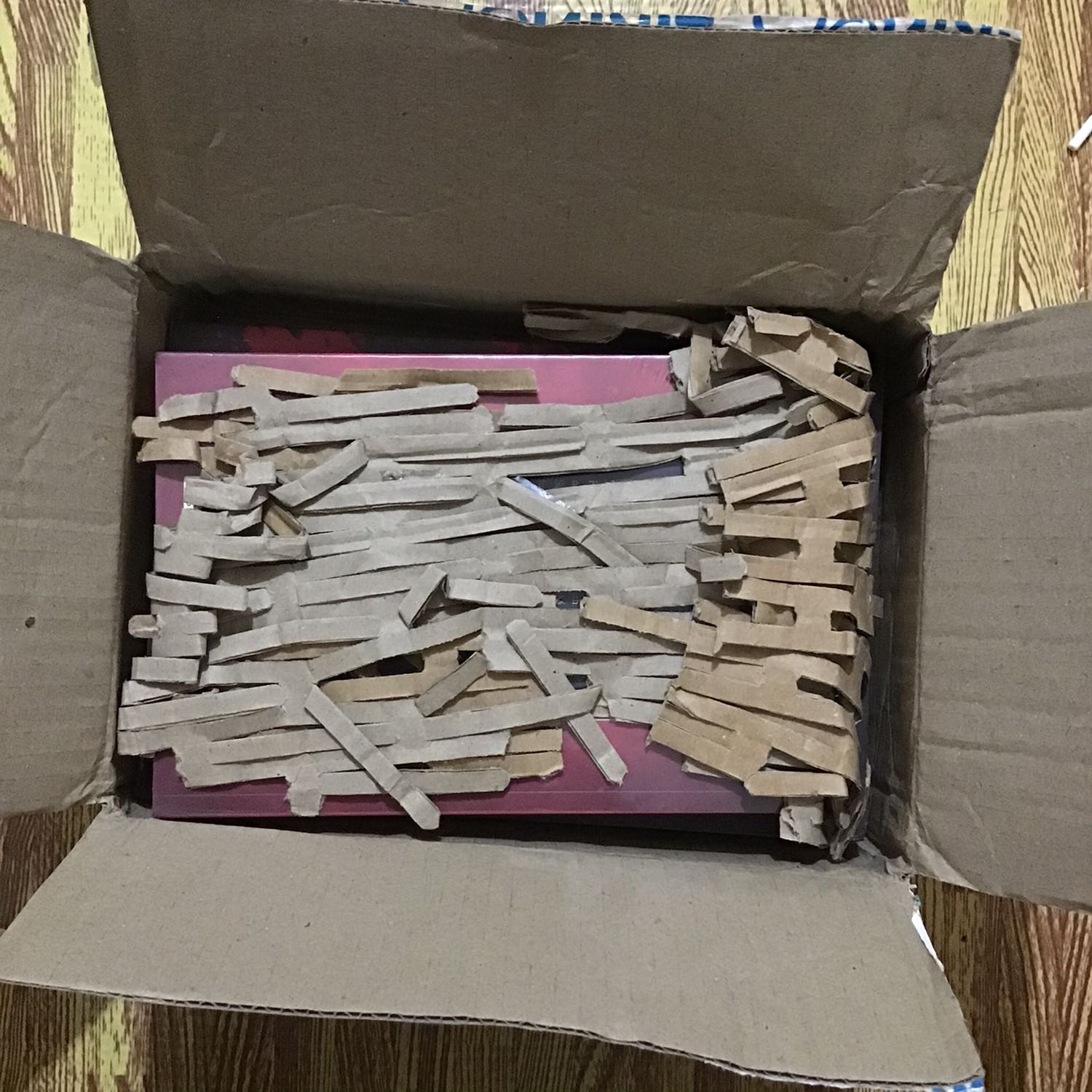 Đợt này thấy tiki đóng hàng cẩn thận hơn nè. Sách mới,tuy sale chưa sâu,chỉ khoảng 40% thôi nhưng áp mã các thể loại vào cũng đc rẻ gần 50%. Mê nên chiến luôn thôi. Sách mới,giao siêu nhanh