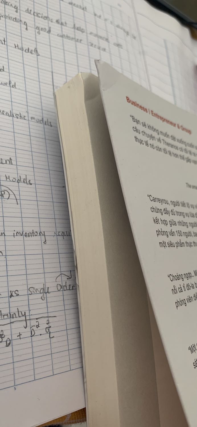 Tiki giao hàng chậm và sách bị nhăn góc. Sách có nếp lằn góc, chắc chắn không phải là sách mới. Mình rất thất vọng