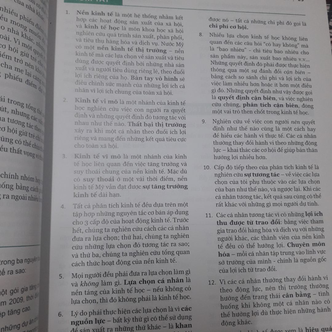 Sách hay, nền tảng cần thiết cho những ai cần học và hiểu về kinh tế căn bản, in đậm những thuật ngữ trong kinh tế cả tiếng Việt lẫn tiếng Anh, có câu hỏi bài tập để áp dụng sau mỗi phần, rất đáng mua. Sách hay, nền tảng cần thiết cho những ai cần học và hiểu về kinh tế căn bản, in đậm những thuật ngữ trong kinh tế cả tiếng Việt lẫn tiếng Anh, có câu hỏi bài tập để áp dụng sau mỗi phần, rất đáng mua.