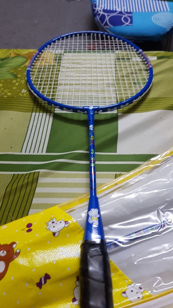 Vợt dành cho trẻ em nên chất lượng như vày là rất ok, cầm rất chắc tay, lưới đan cũng có vẻ tốt tương đương mấy loại thương hiệu nổi tiếng. Cực kỳ hài lòng. giao hàng nhanh, gói hàng cũng ok. 5 ⭐⭐⭐⭐⭐