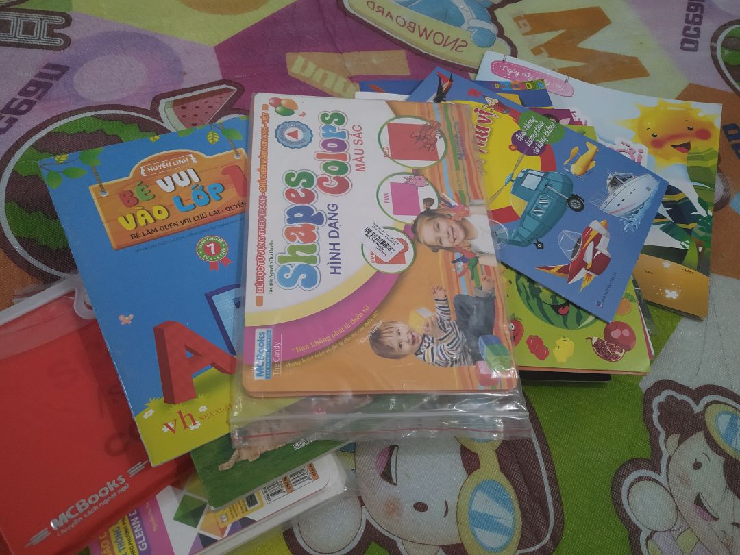 bé nhà mình thích lắm. suốt ngày bắt mẹ cho xem. tiki giao hàng nhanh, đóng gói cẩn thận.