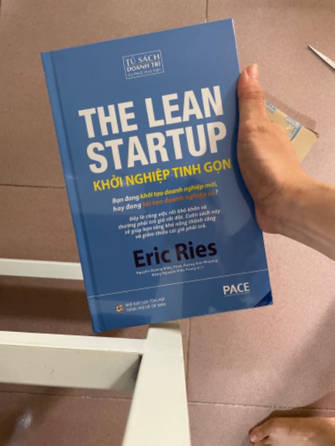 Bìa cứng chắc chắn, giá rẻ, giao ngay và luôn. Chất lượng nội dung thì đương nhiên rồi, rất thực tiễn.