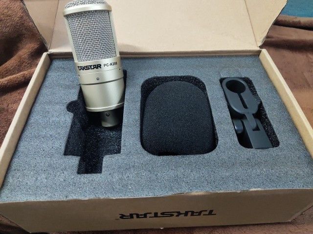 hàng chuẩn chính hãng, tem, mã vạch đầy đủ,  đánh giá cho shop 5 sao, hài lòng về sự tư vấn nhiệt tình, tuy nhiên shiper giao hàng không vui vẻ với si khách hàng.